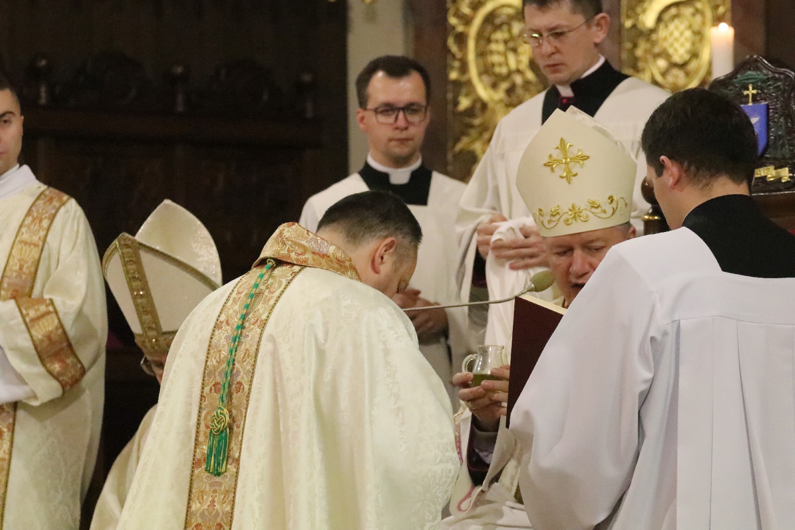 Święcenia biskupie księdza Piotra Wawrzynka	