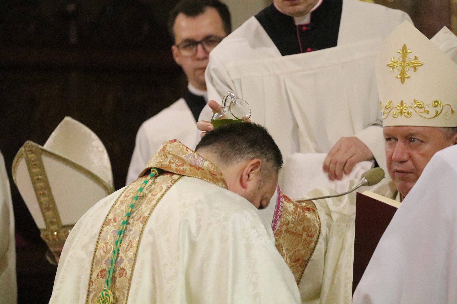 Święcenia biskupie księdza Piotra Wawrzynka	