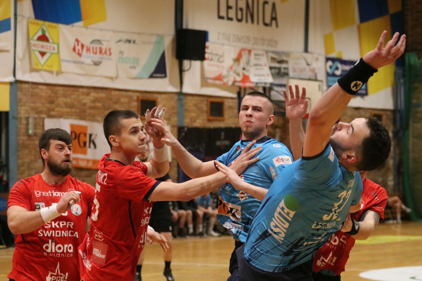 Pewne zwycięstwo Siódemki Miedź Huras Legnica