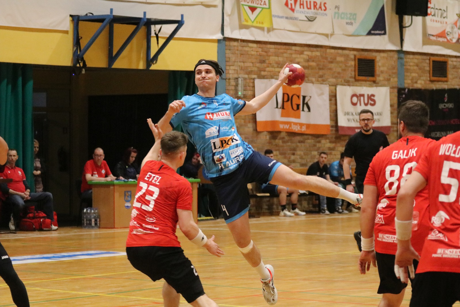 Pewne zwycięstwo Siódemki Miedź Huras Legnica