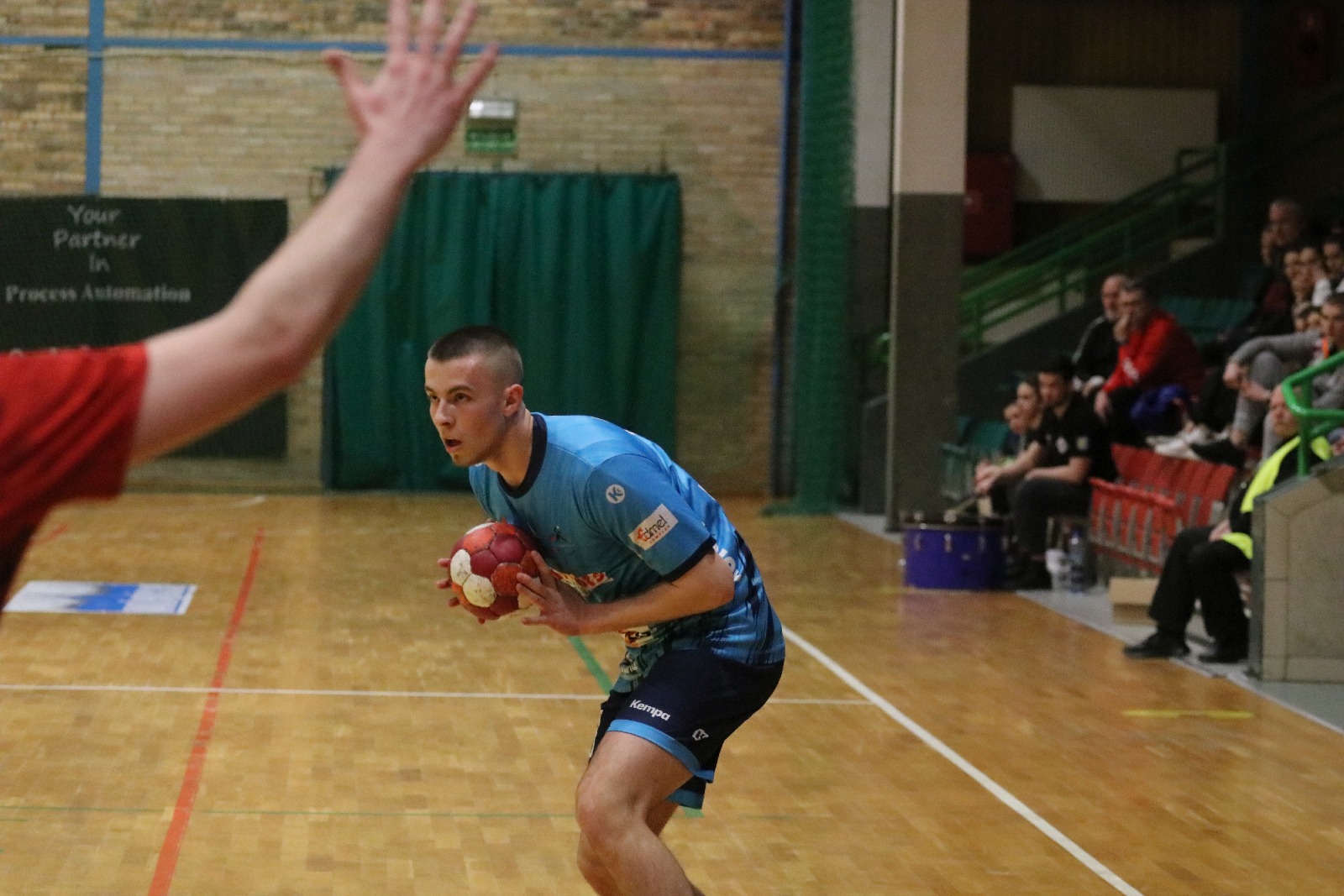 Pewne zwycięstwo Siódemki Miedź Huras Legnica