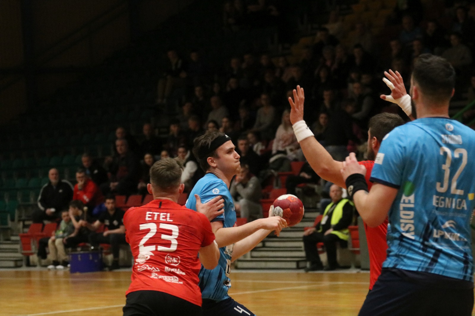 Pewne zwycięstwo Siódemki Miedź Huras Legnica