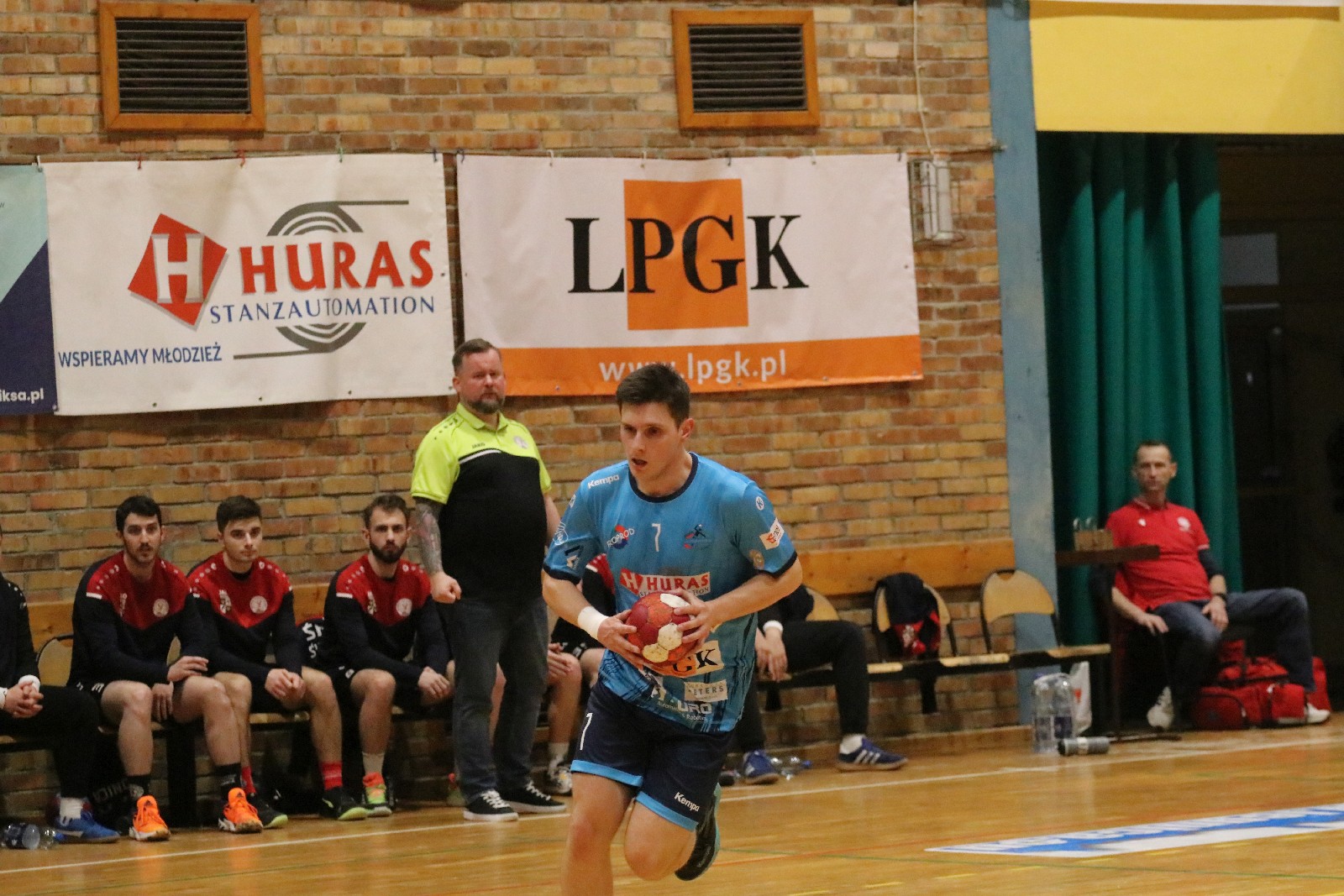Pewne zwycięstwo Siódemki Miedź Huras Legnica