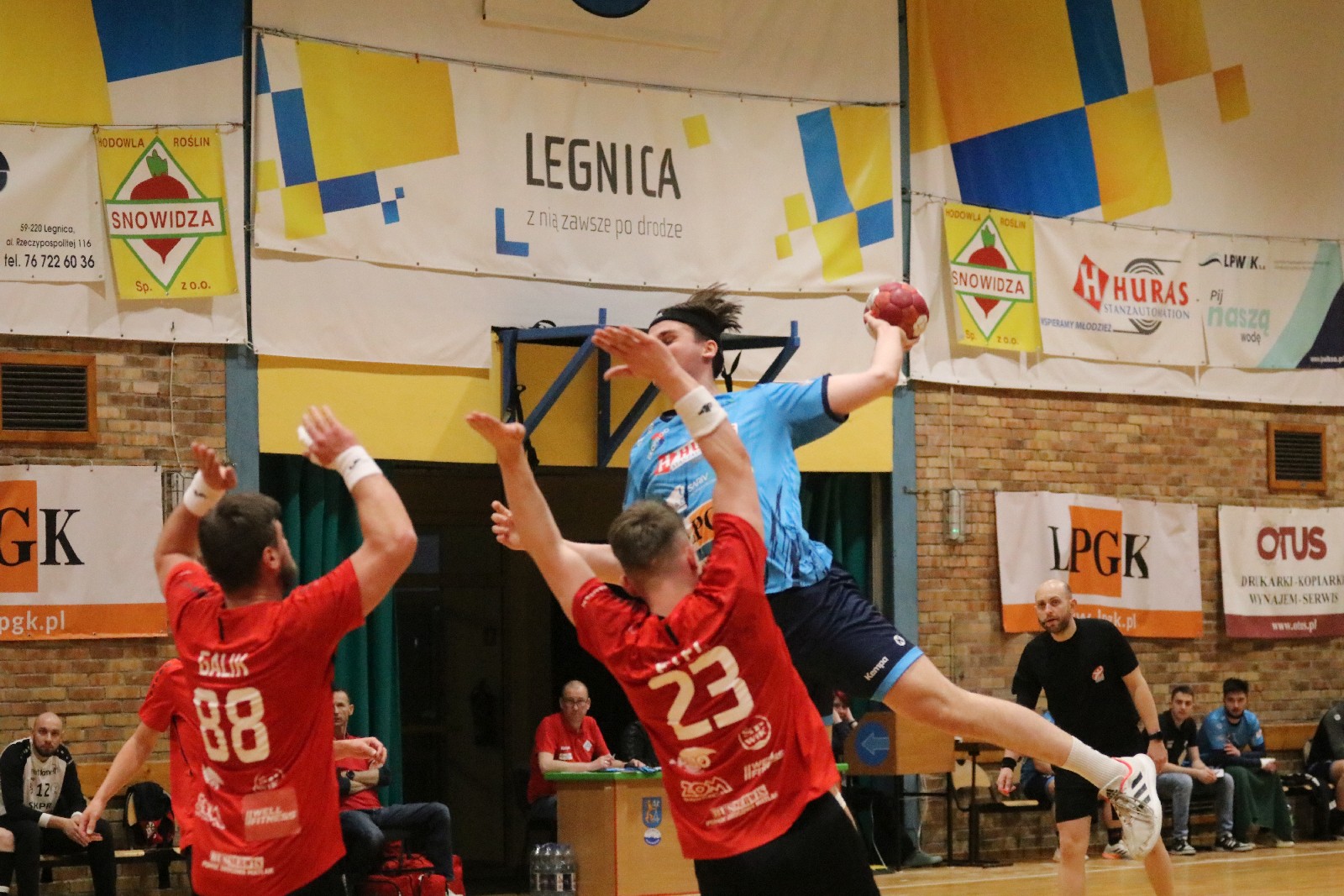 Pewne zwycięstwo Siódemki Miedź Huras Legnica