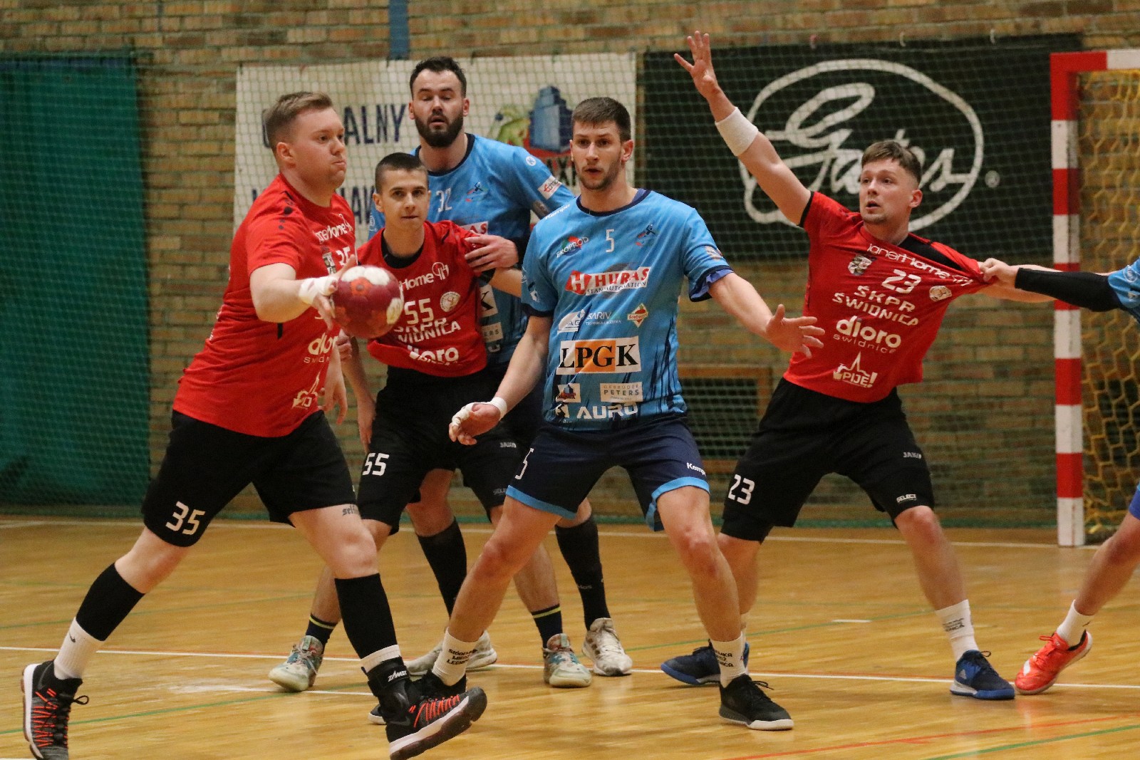 Pewne zwycięstwo Siódemki Miedź Huras Legnica