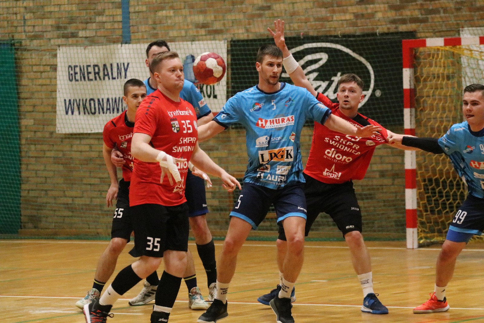 Pewne zwycięstwo Siódemki Miedź Huras Legnica