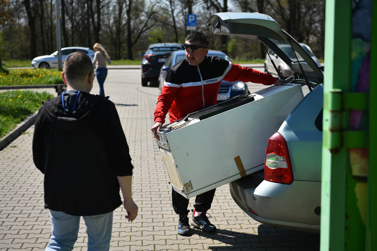 Akcja za zużyty sprzęt sadzonka na parkingu przy AquaFun