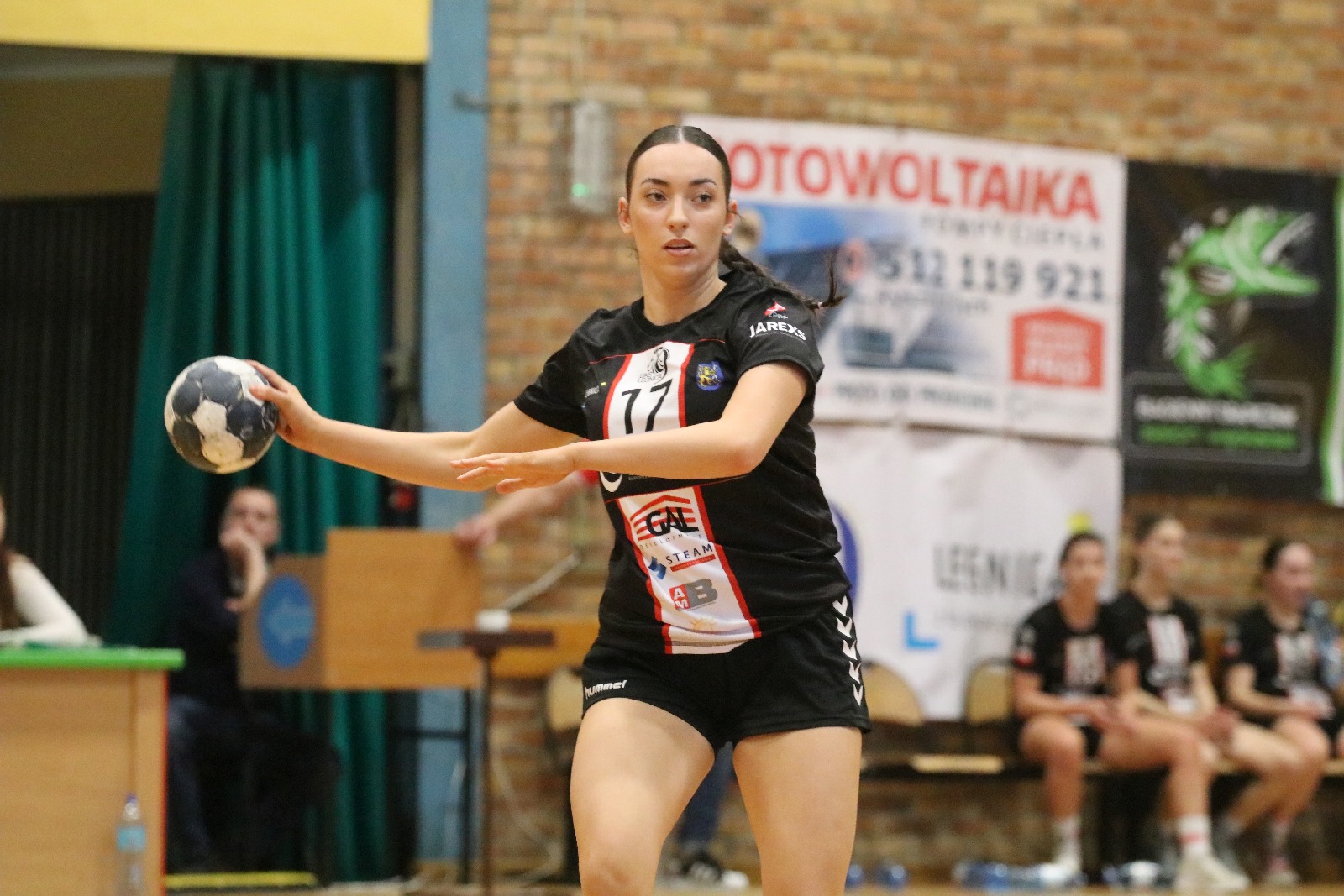 Dziewiątka Legnica gromi szczypiornistki z Krapkowic