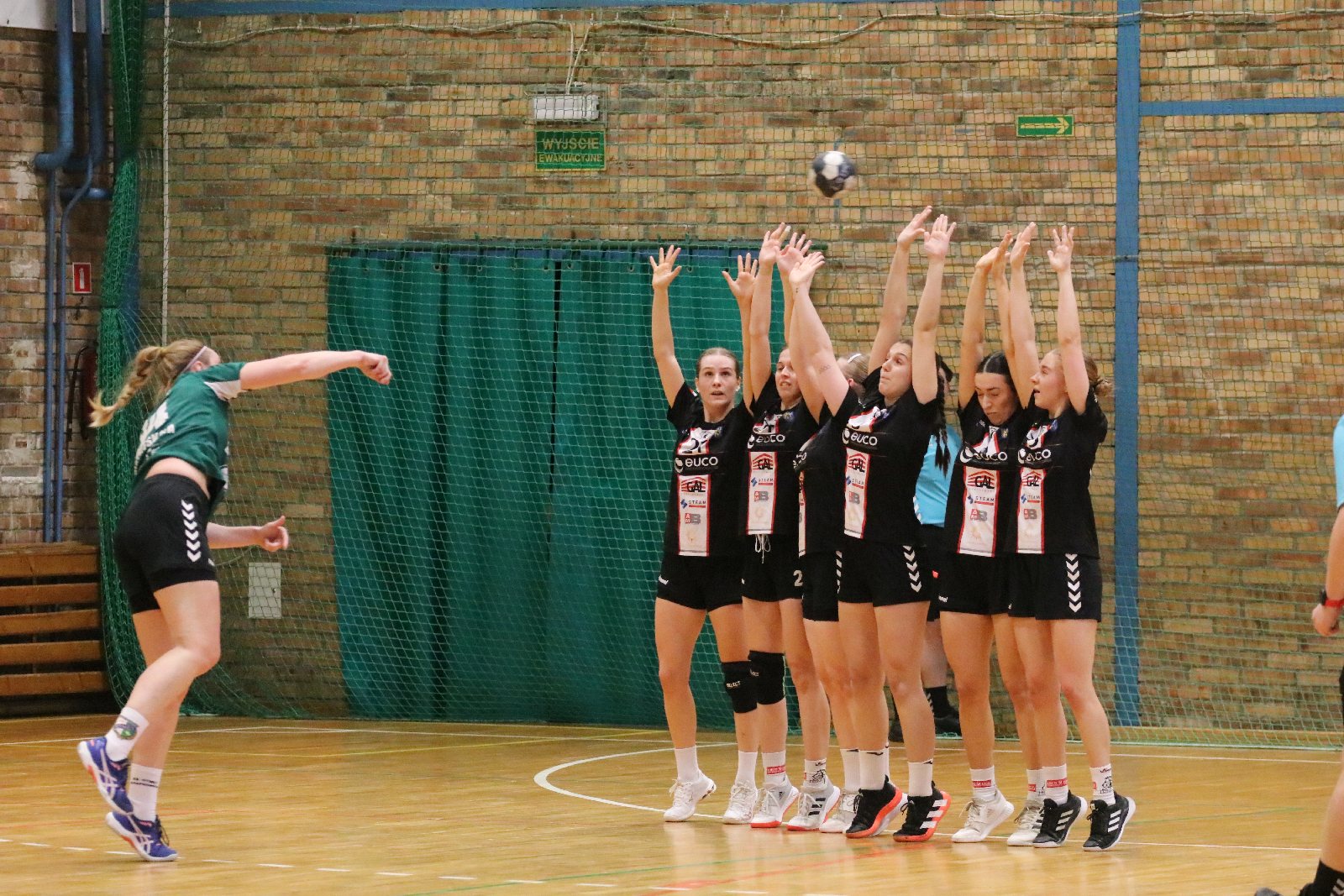 Dziewiątka Legnica gromi szczypiornistki z Krapkowic