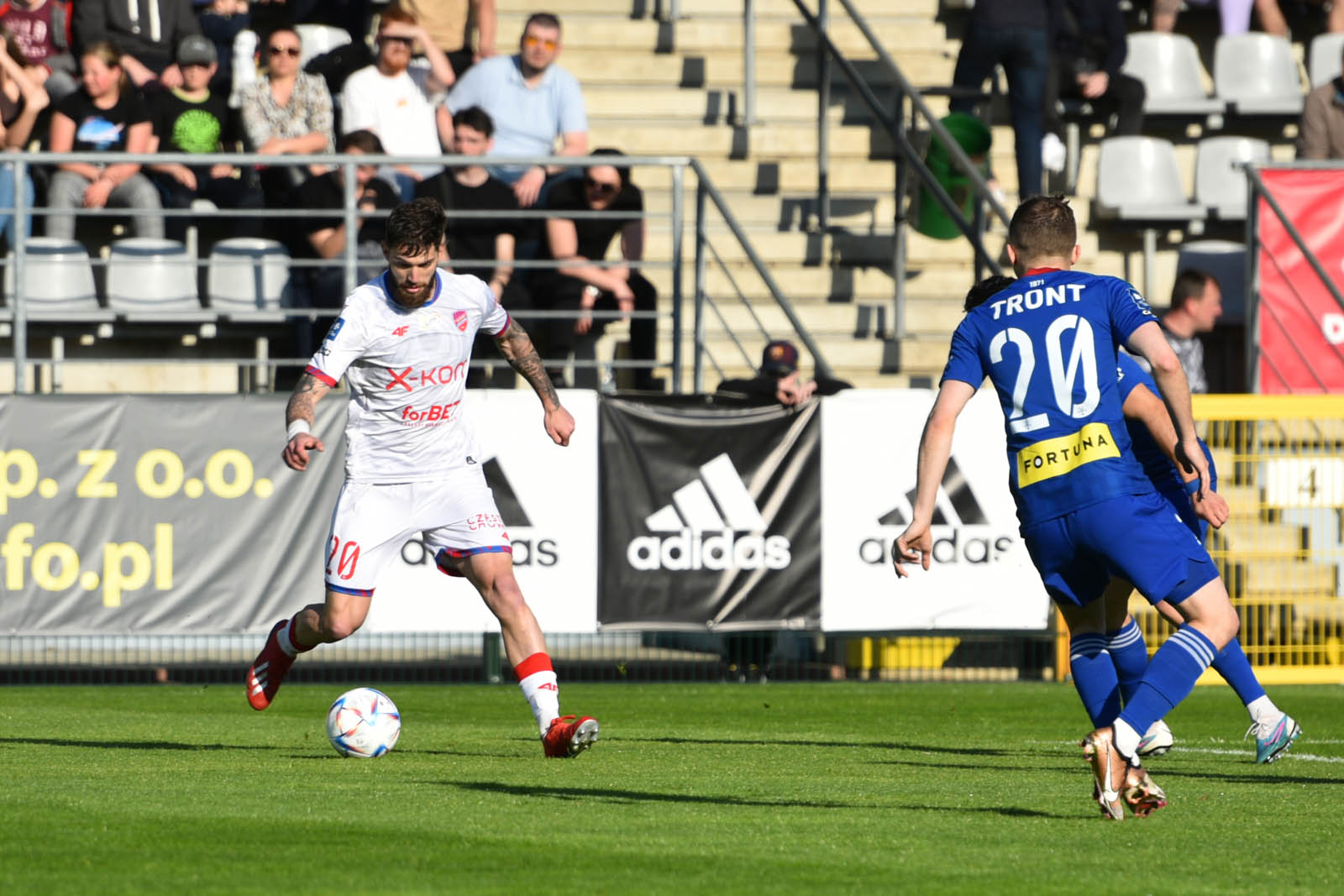 Miedź Legnica przegrywa z Rakowem Częstochowa
