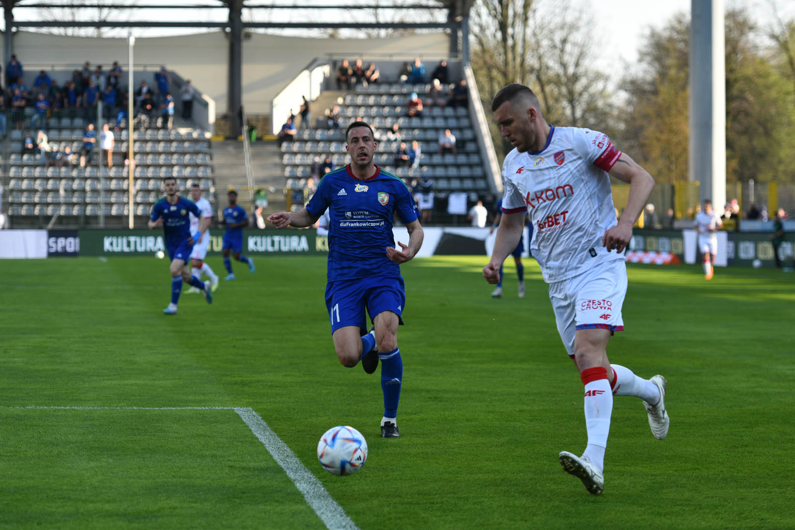 Miedź Legnica przegrywa z Rakowem Częstochowa