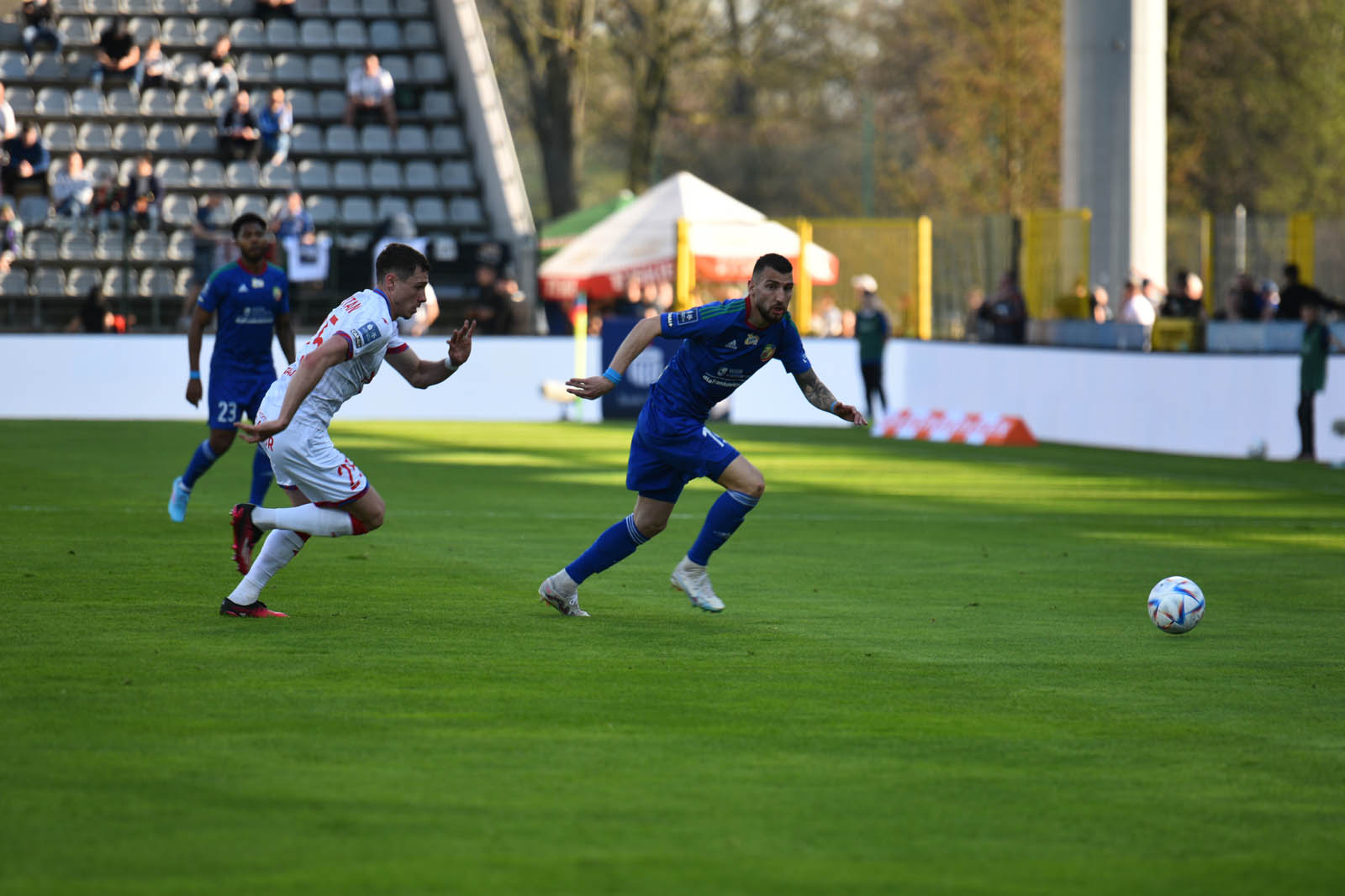 Miedź Legnica przegrywa z Rakowem Częstochowa