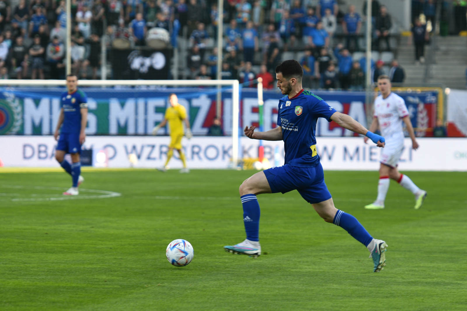 Miedź Legnica przegrywa z Rakowem Częstochowa