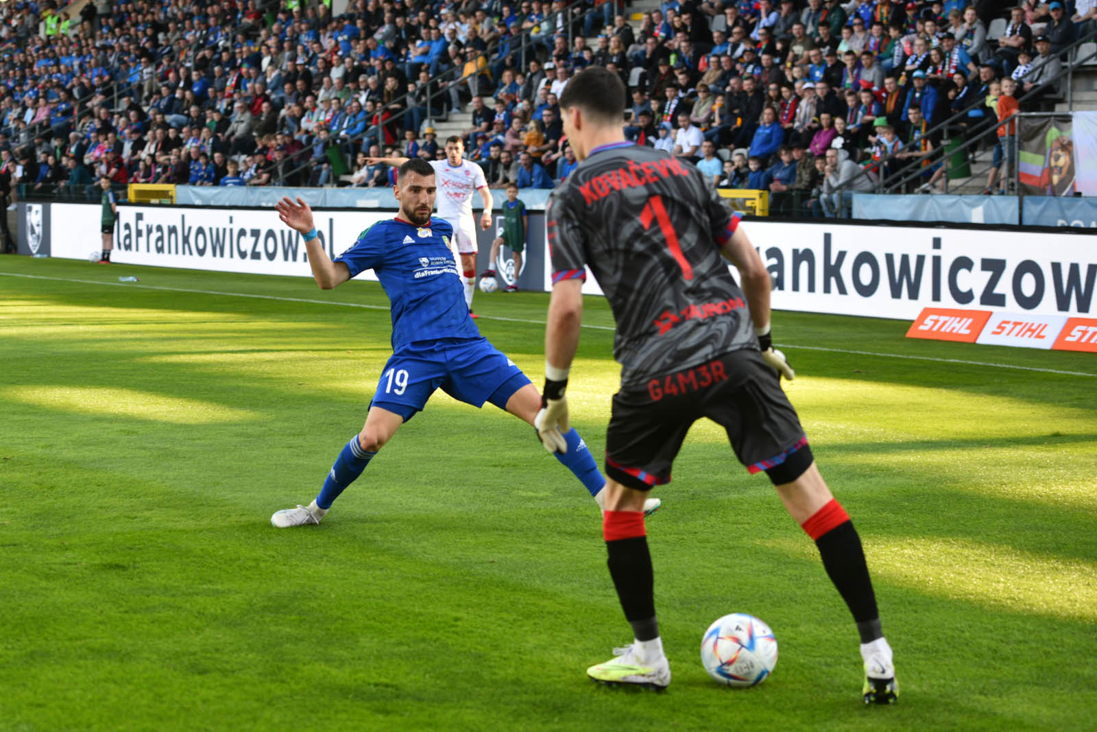 Miedź Legnica przegrywa z Rakowem Częstochowa
