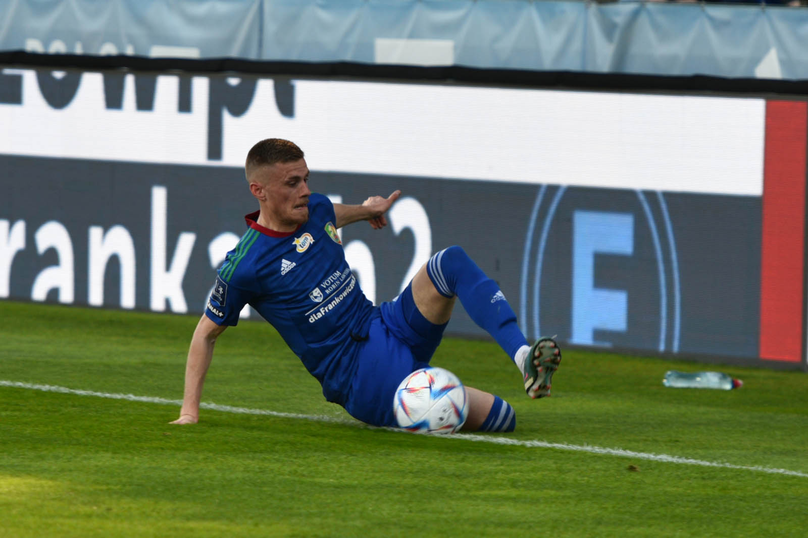 Miedź Legnica przegrywa z Rakowem Częstochowa