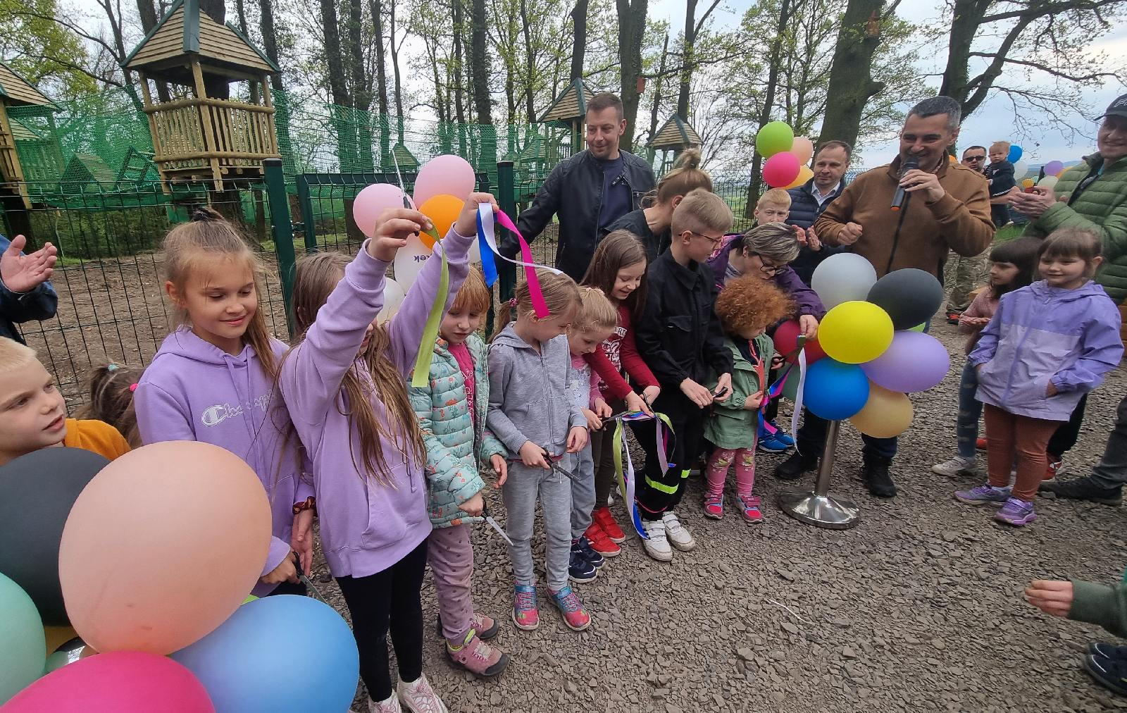 Park linowy w Lasku Bakalskim już do dyspozycji dzieci