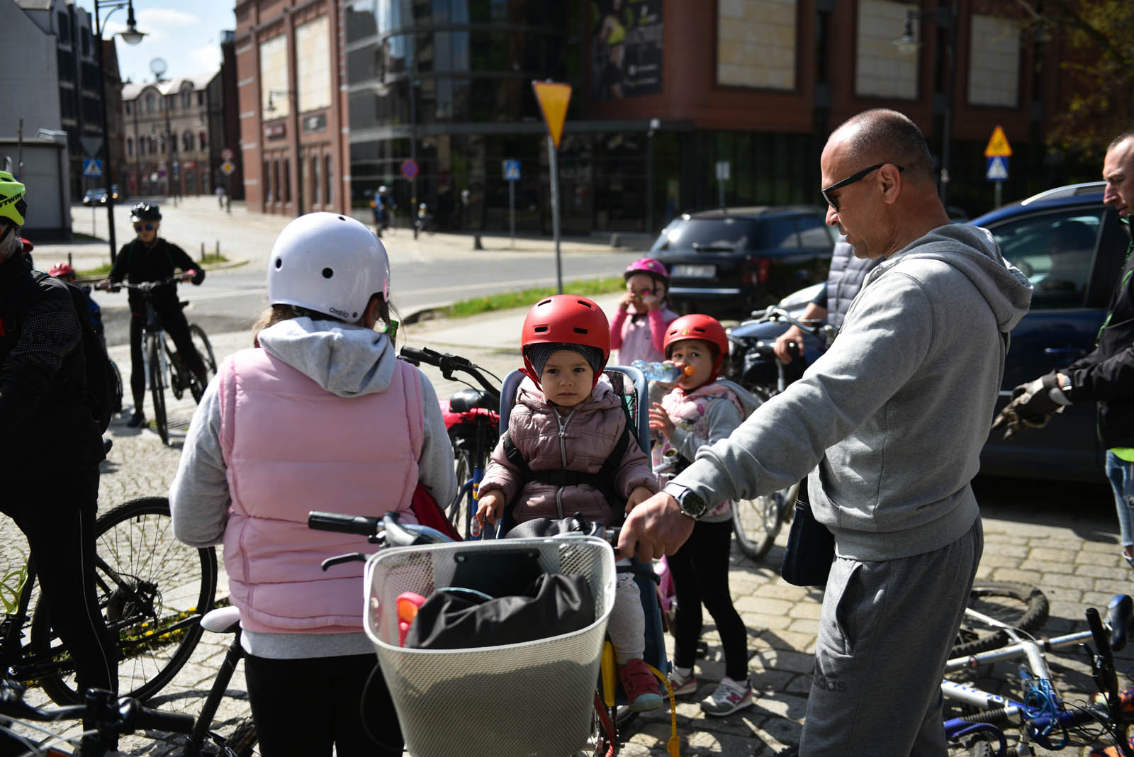 Wsiedli na rowery i pojechali z OSiRem na wycieczkę do Bieniowic