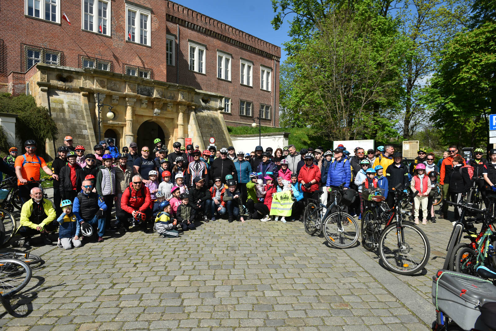 Wsiedli na rowery i pojechali z OSiRem na wycieczkę do Bieniowic