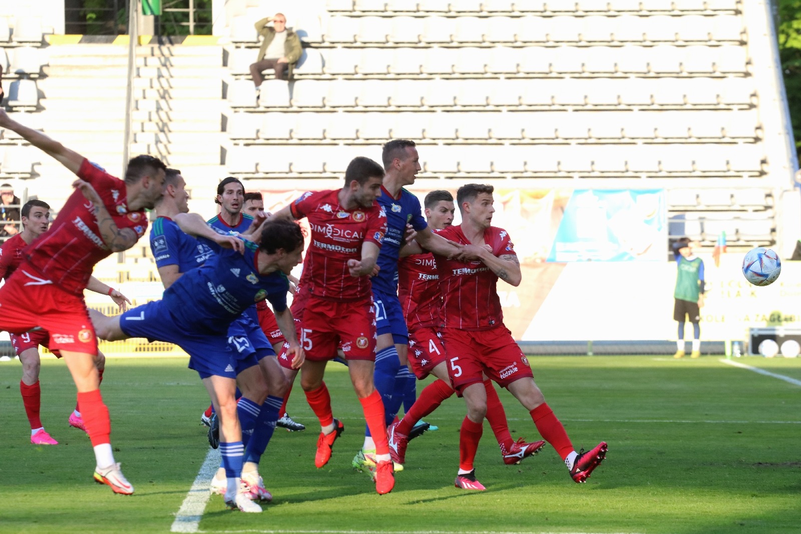 Miedź przegrywa w przedostatnim meczu u siebie z Widzewem