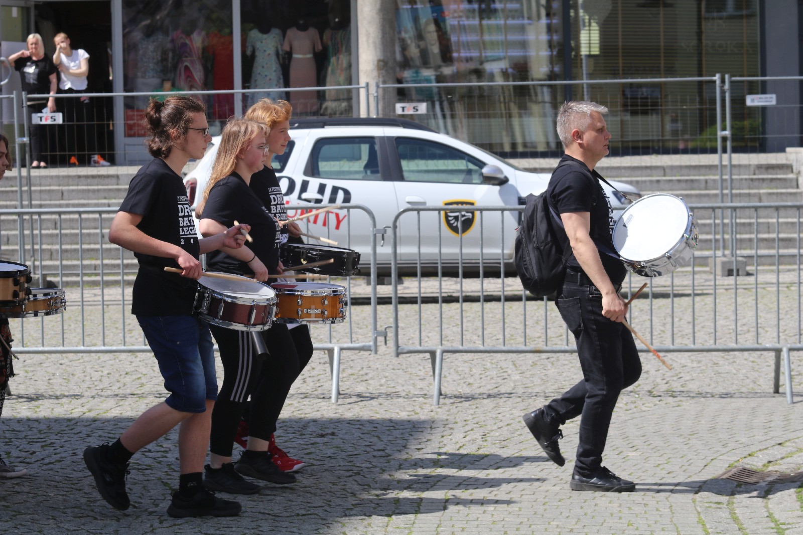 Parada perkusyjna pod wodzą Jacka Muzioła przeszła przez Legnicę