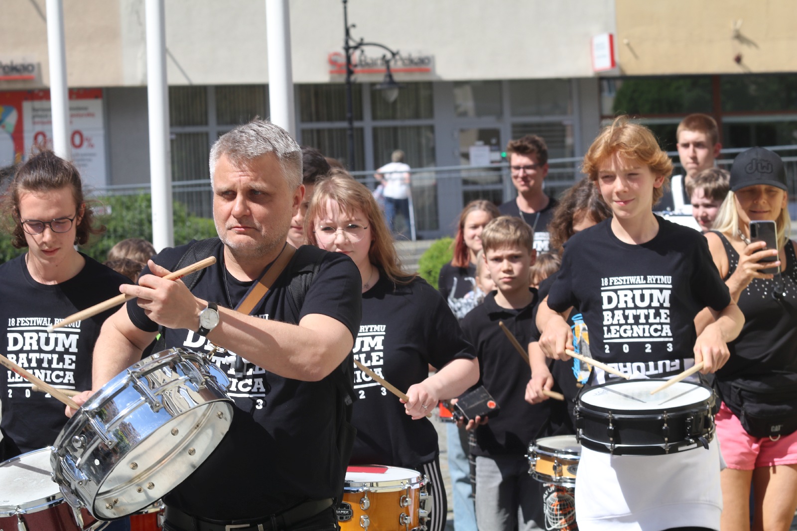 Parada perkusyjna pod wodzą Jacka Muzioła przeszła przez Legnicę