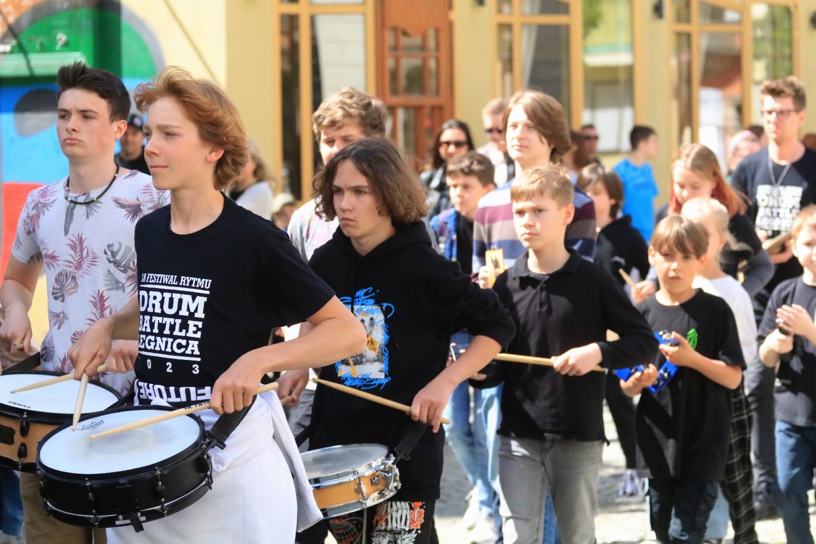 Parada perkusyjna pod wodzą Jacka Muzioła przeszła przez Legnicę