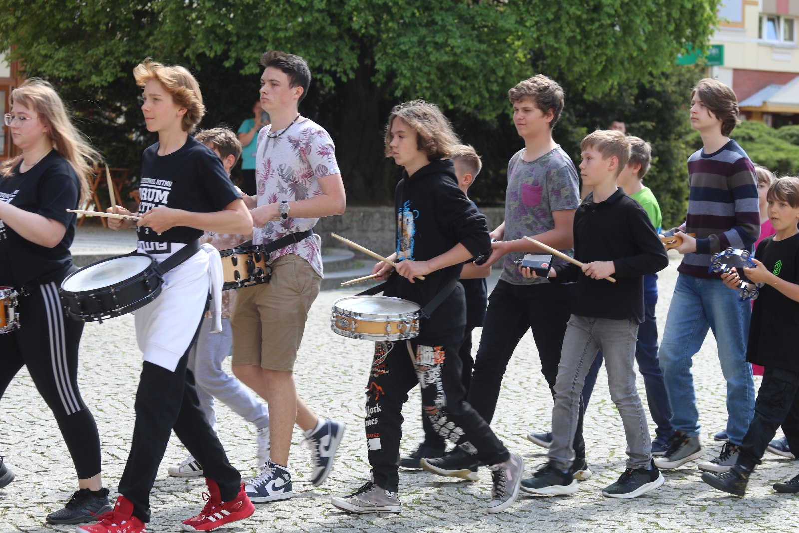 Parada perkusyjna pod wodzą Jacka Muzioła przeszła przez Legnicę