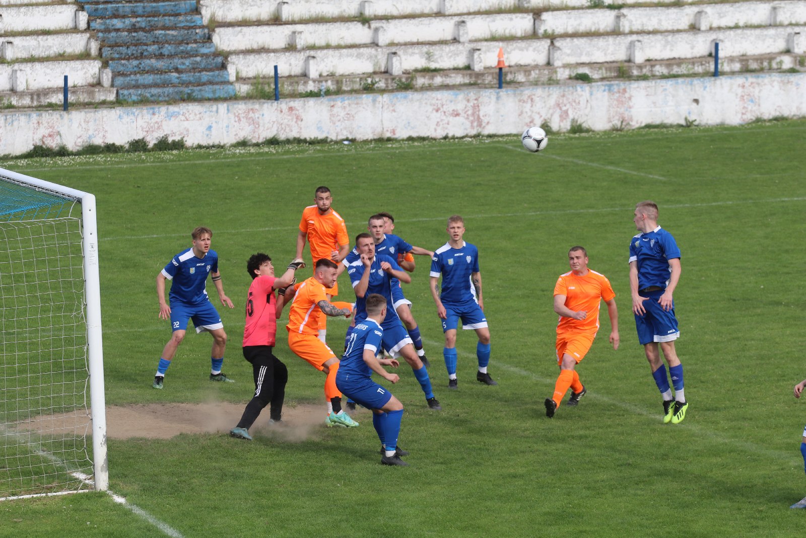Konfeks Legnica w dziesiątkę wygrywa z Czarnymi Dziewin