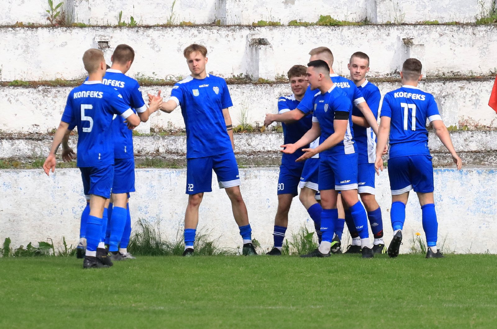 Konfeks Legnica w dziesiątkę wygrywa z Czarnymi Dziewin
