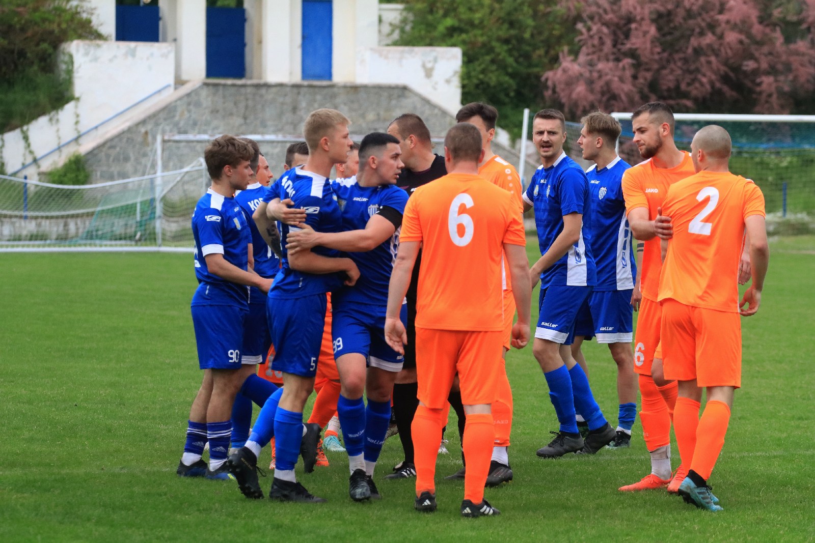 Konfeks Legnica w dziesiątkę wygrywa z Czarnymi Dziewin