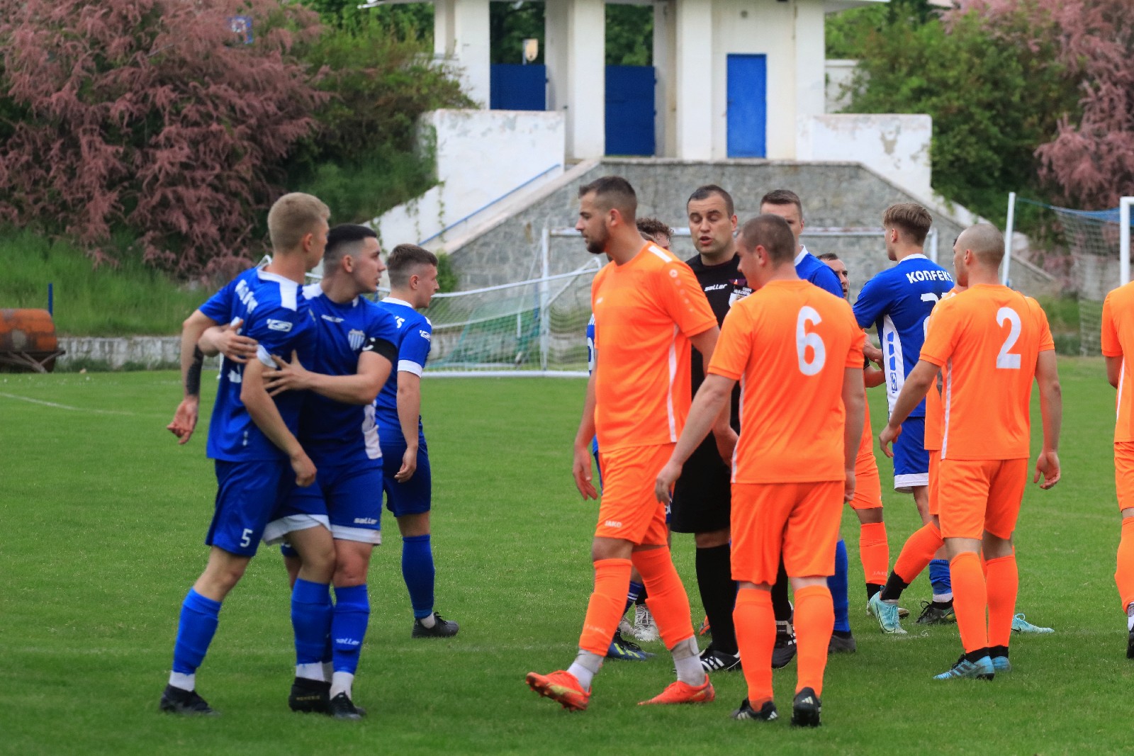 Konfeks Legnica w dziesiątkę wygrywa z Czarnymi Dziewin