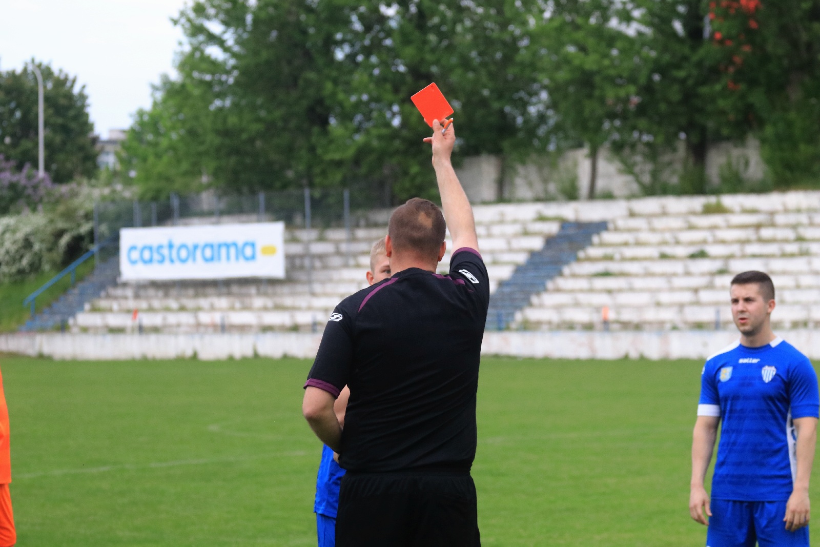 Konfeks Legnica w dziesiątkę wygrywa z Czarnymi Dziewin