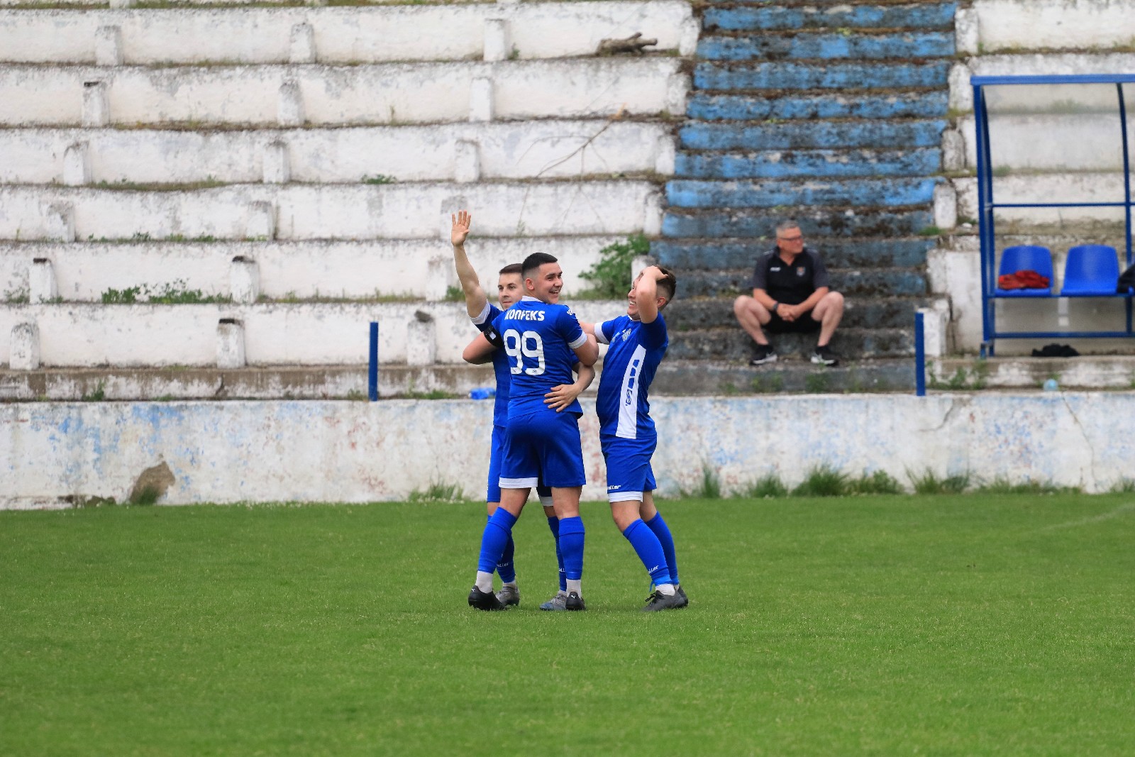 Konfeks Legnica w dziesiątkę wygrywa z Czarnymi Dziewin