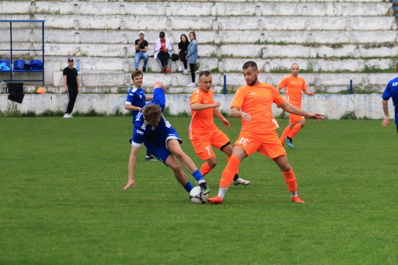 Konfeks Legnica w dziesiątkę wygrywa z Czarnymi Dziewin