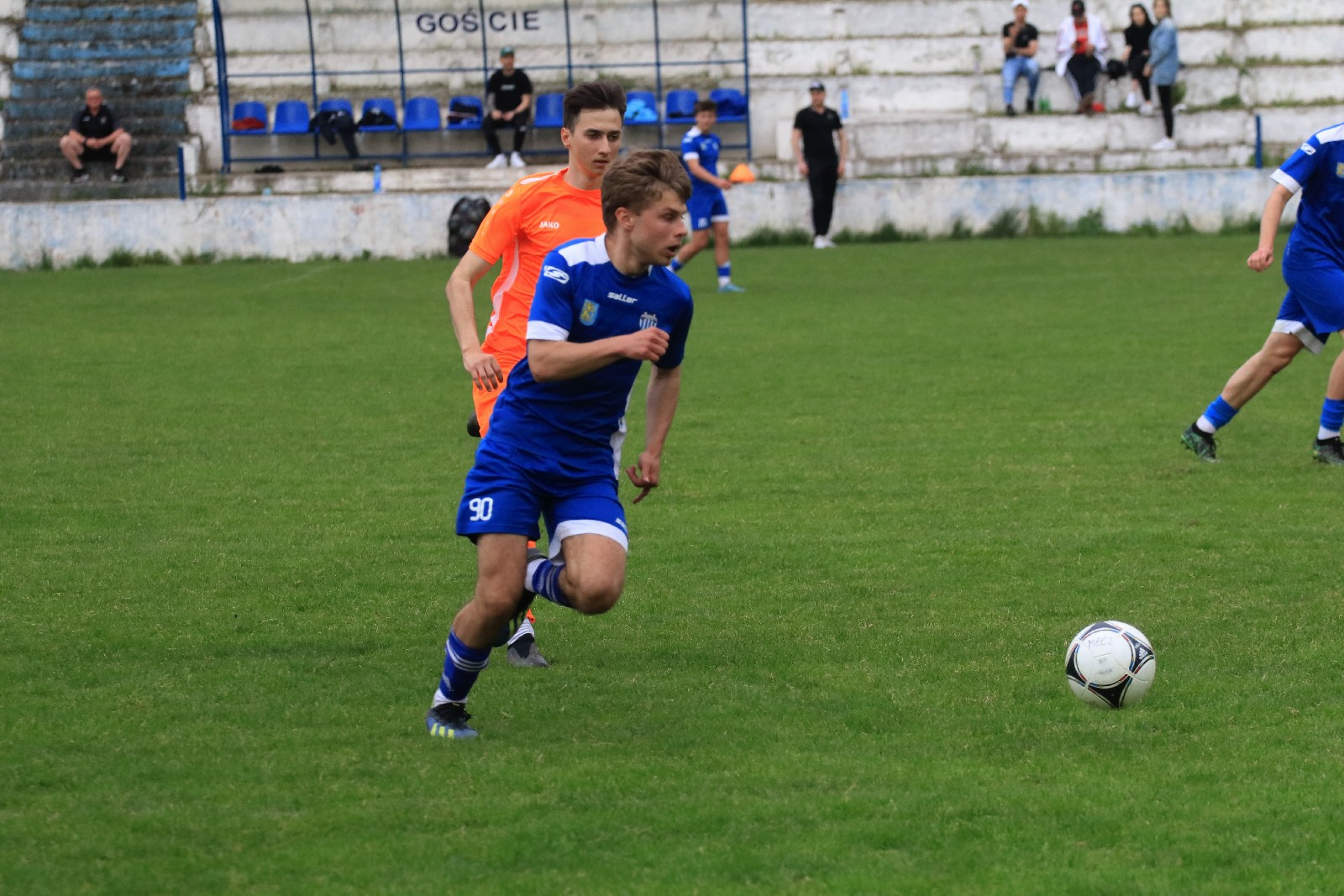 Konfeks Legnica w dziesiątkę wygrywa z Czarnymi Dziewin