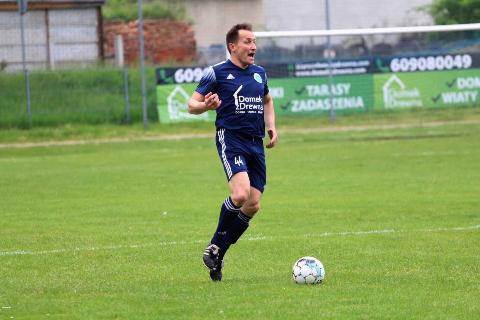 Kaczawa Bieniowice pokonuje Orzeł Zagrodno w zaległym meczu