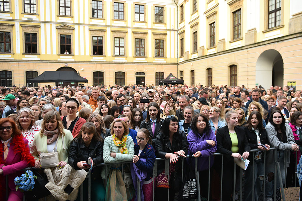 Tłumy na koncercie Ralpha Kaminskiego. Dziedziniec pełen fanów