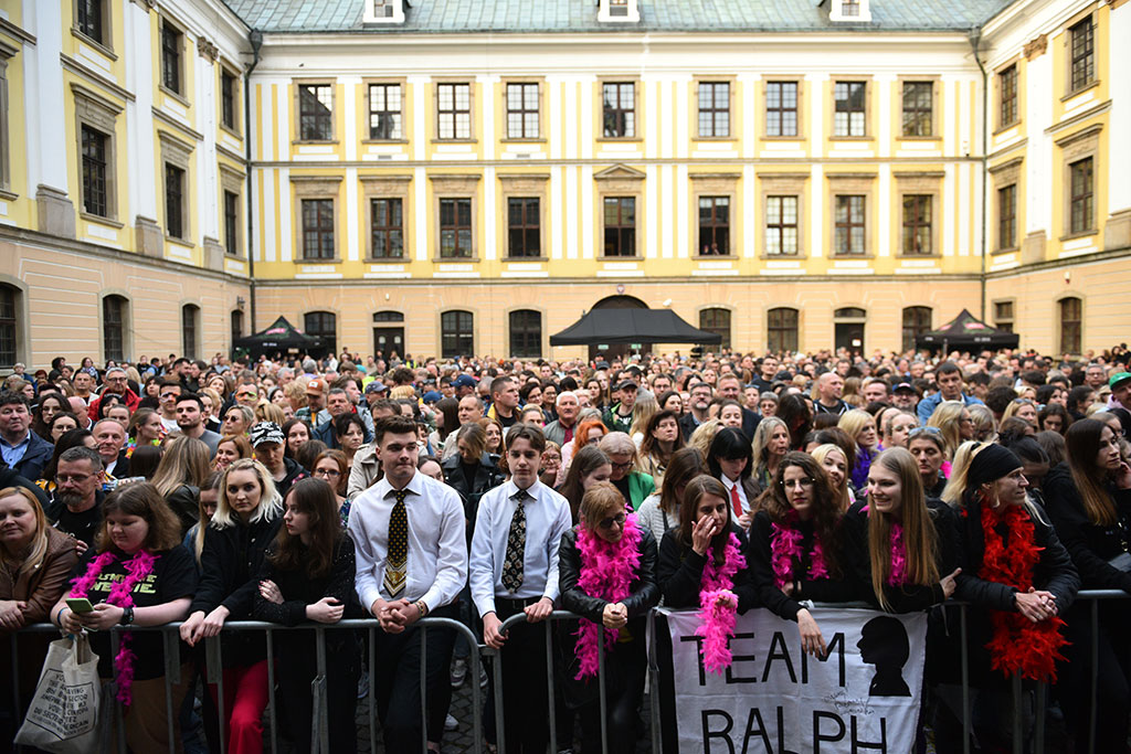 Tłumy na koncercie Ralpha Kaminskiego. Dziedziniec pełen fanów