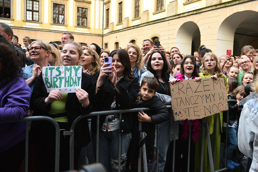 Tłumy na koncercie Ralpha Kaminskiego. Dziedziniec pełen fanów