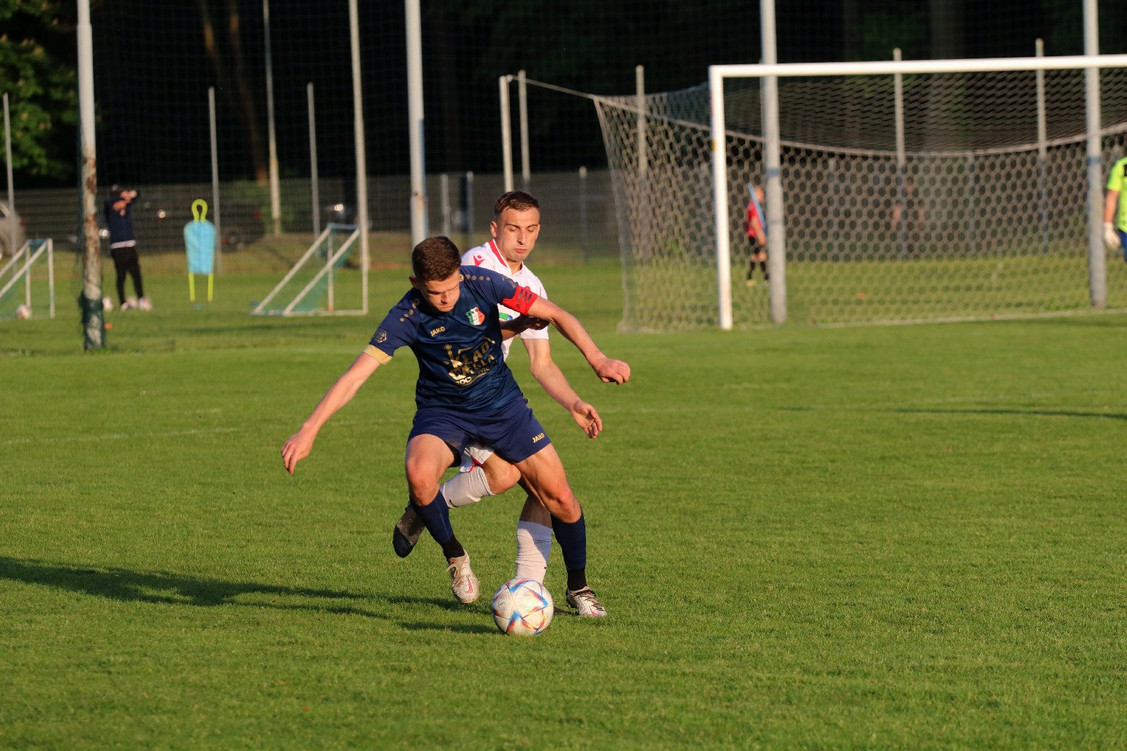 Remis w Kochlicach. Hat trick Dawida Stachowiaka z Iskry