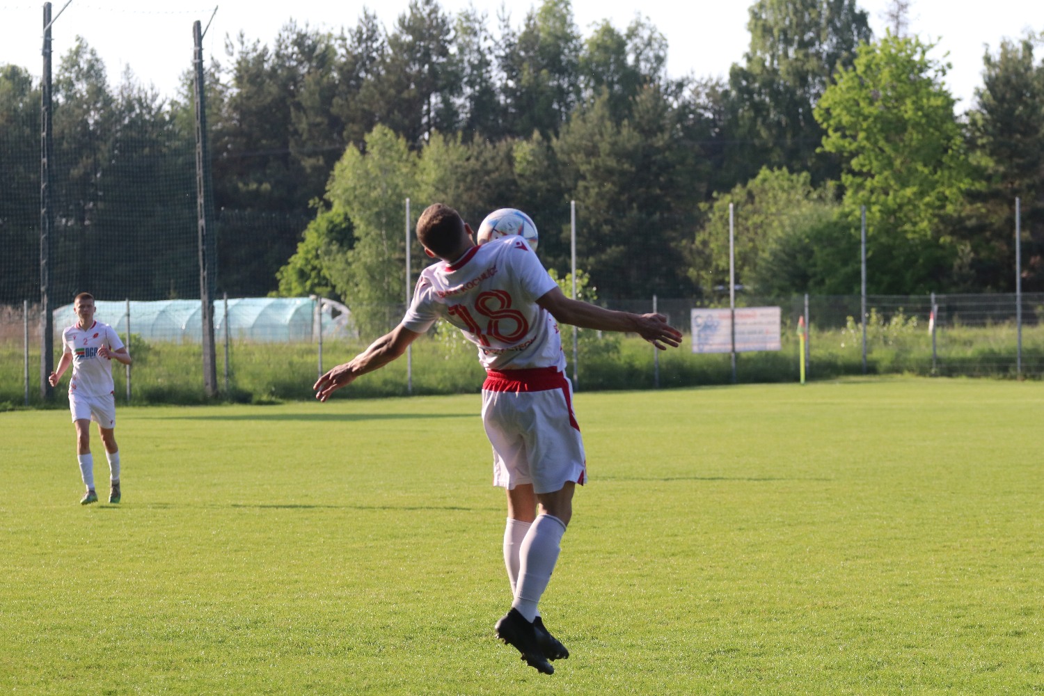 Remis w Kochlicach. Hat trick Dawida Stachowiaka z Iskry