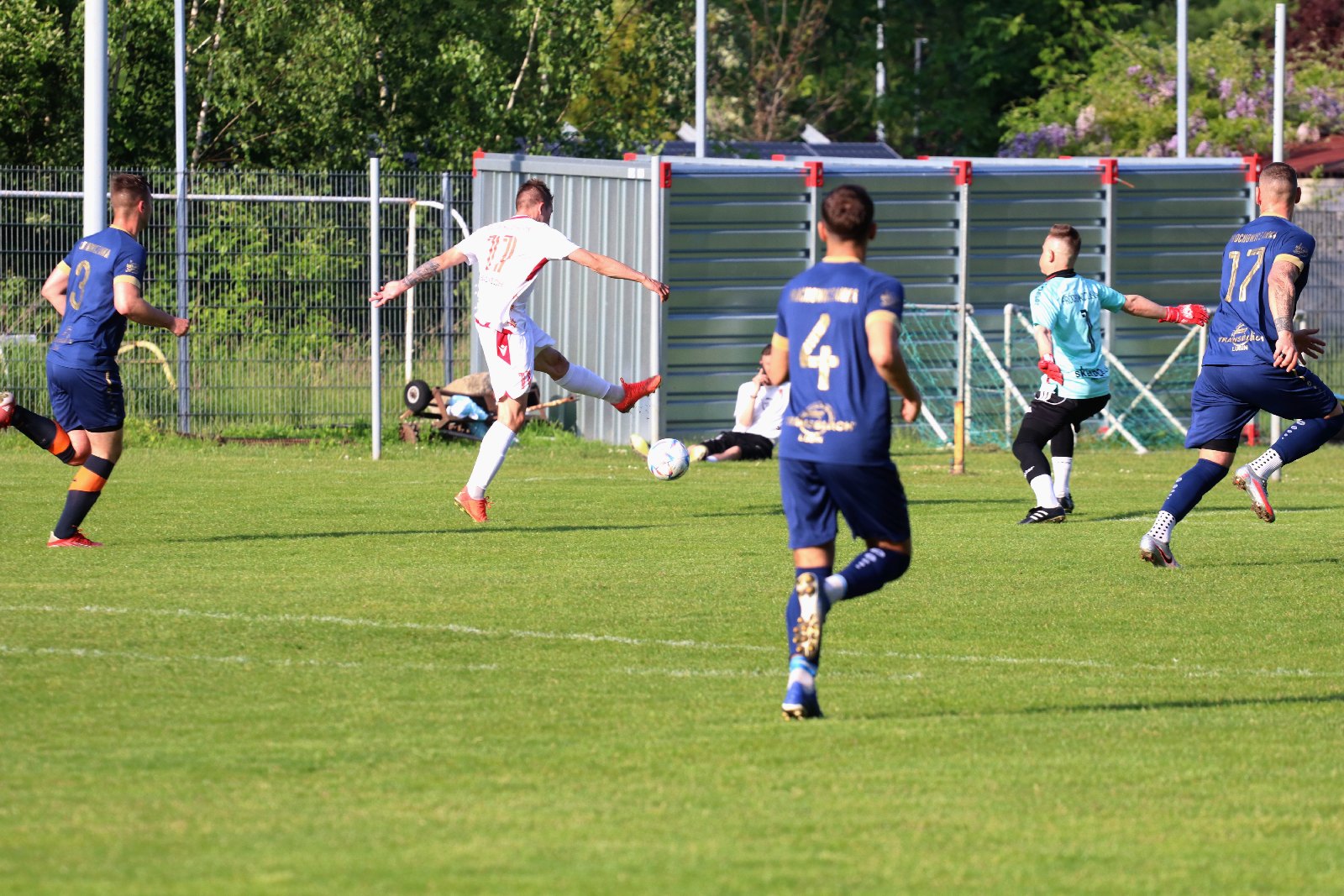 Remis w Kochlicach. Hat trick Dawida Stachowiaka z Iskry