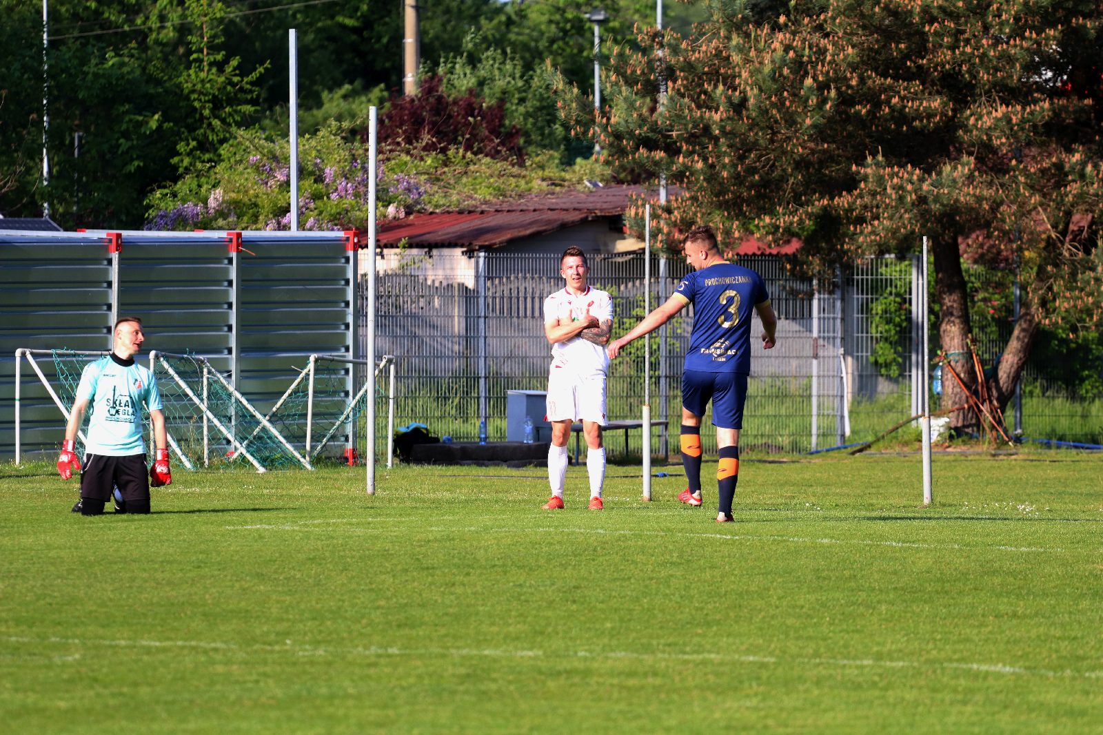 Remis w Kochlicach. Hat trick Dawida Stachowiaka z Iskry