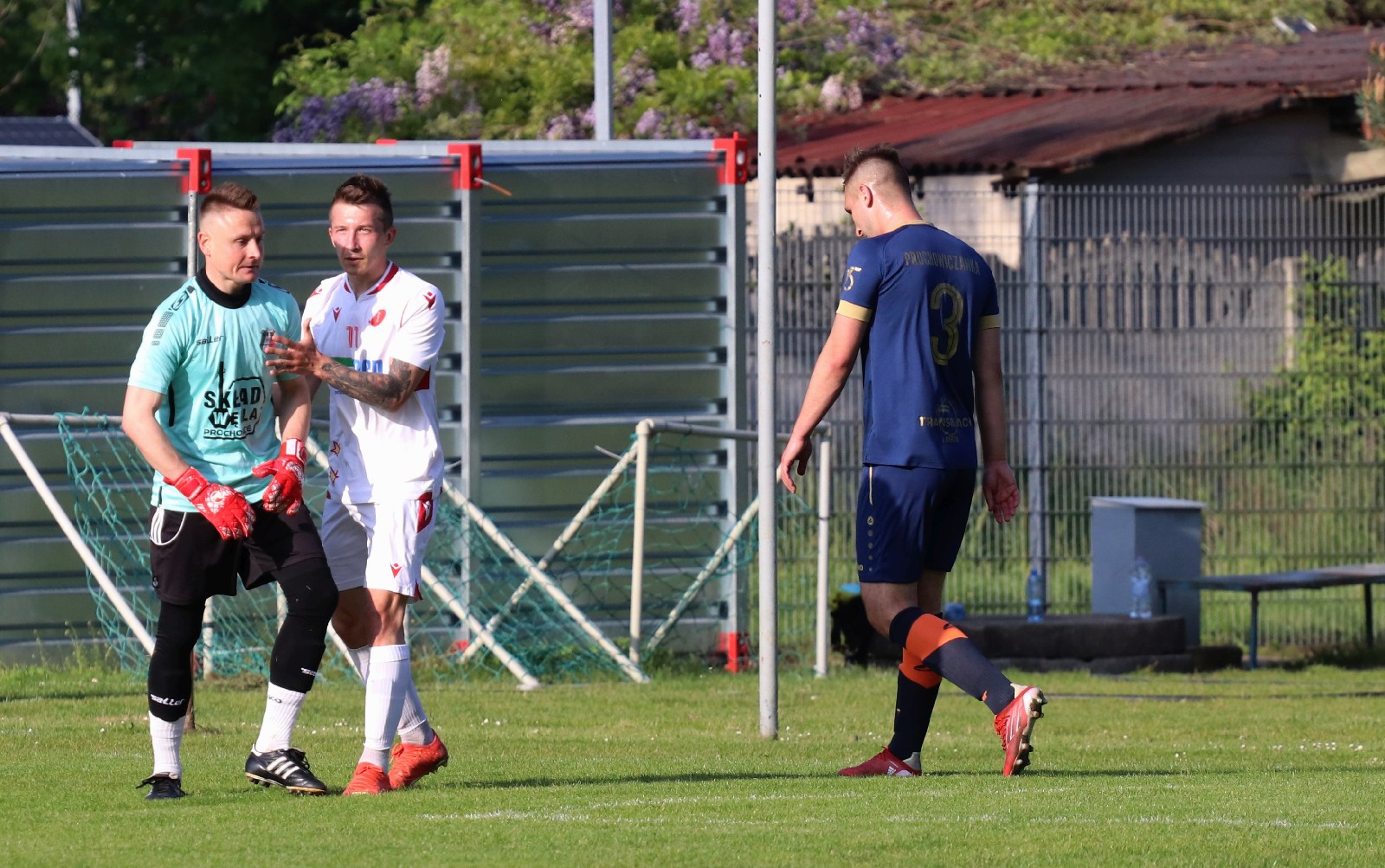 Remis w Kochlicach. Hat trick Dawida Stachowiaka z Iskry
