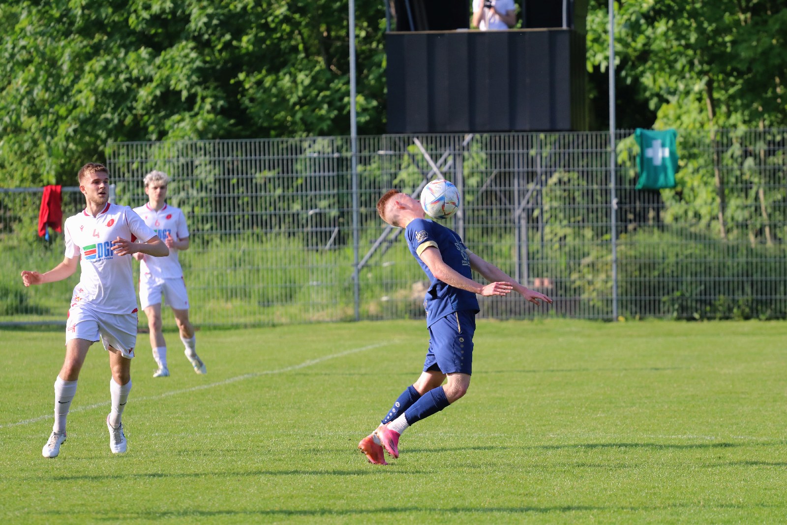 Remis w Kochlicach. Hat trick Dawida Stachowiaka z Iskry