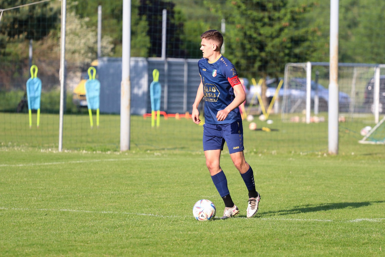 Remis w Kochlicach. Hat trick Dawida Stachowiaka z Iskry