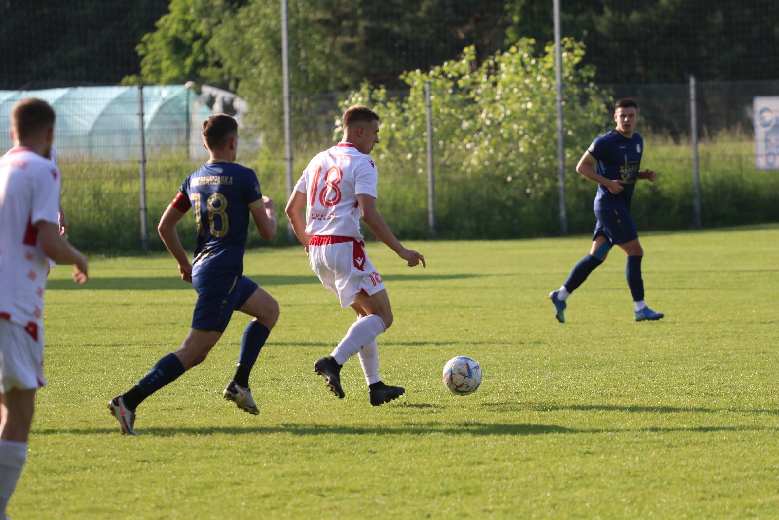 Remis w Kochlicach. Hat trick Dawida Stachowiaka z Iskry