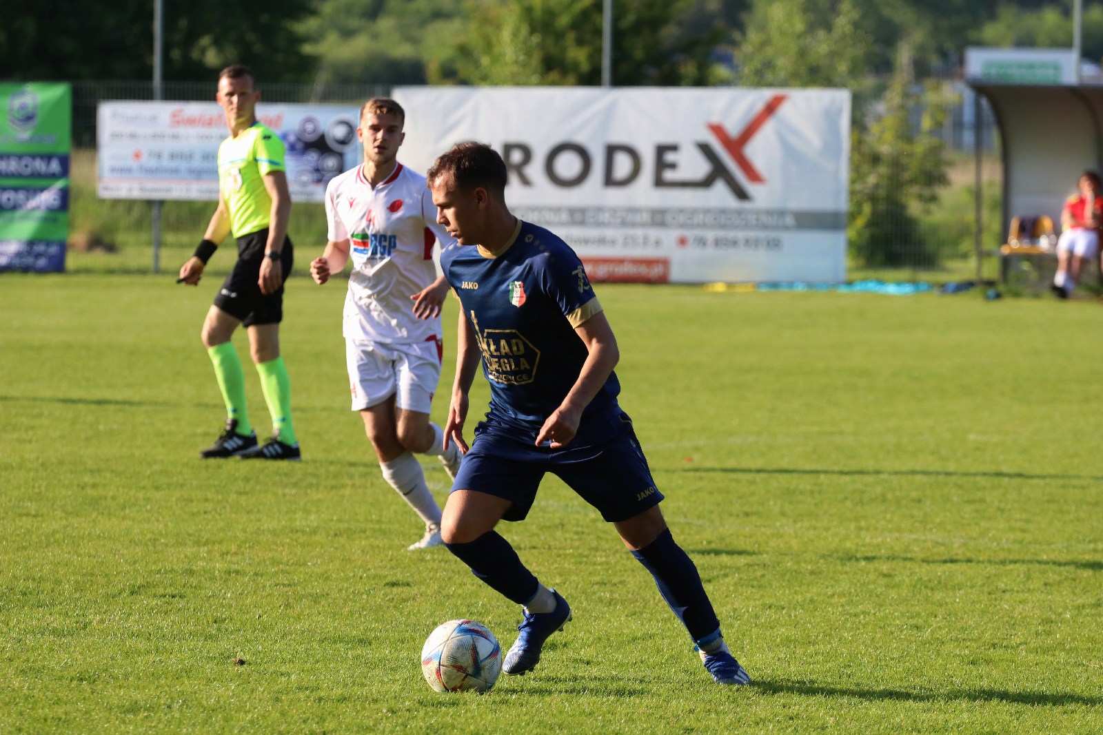 Remis w Kochlicach. Hat trick Dawida Stachowiaka z Iskry