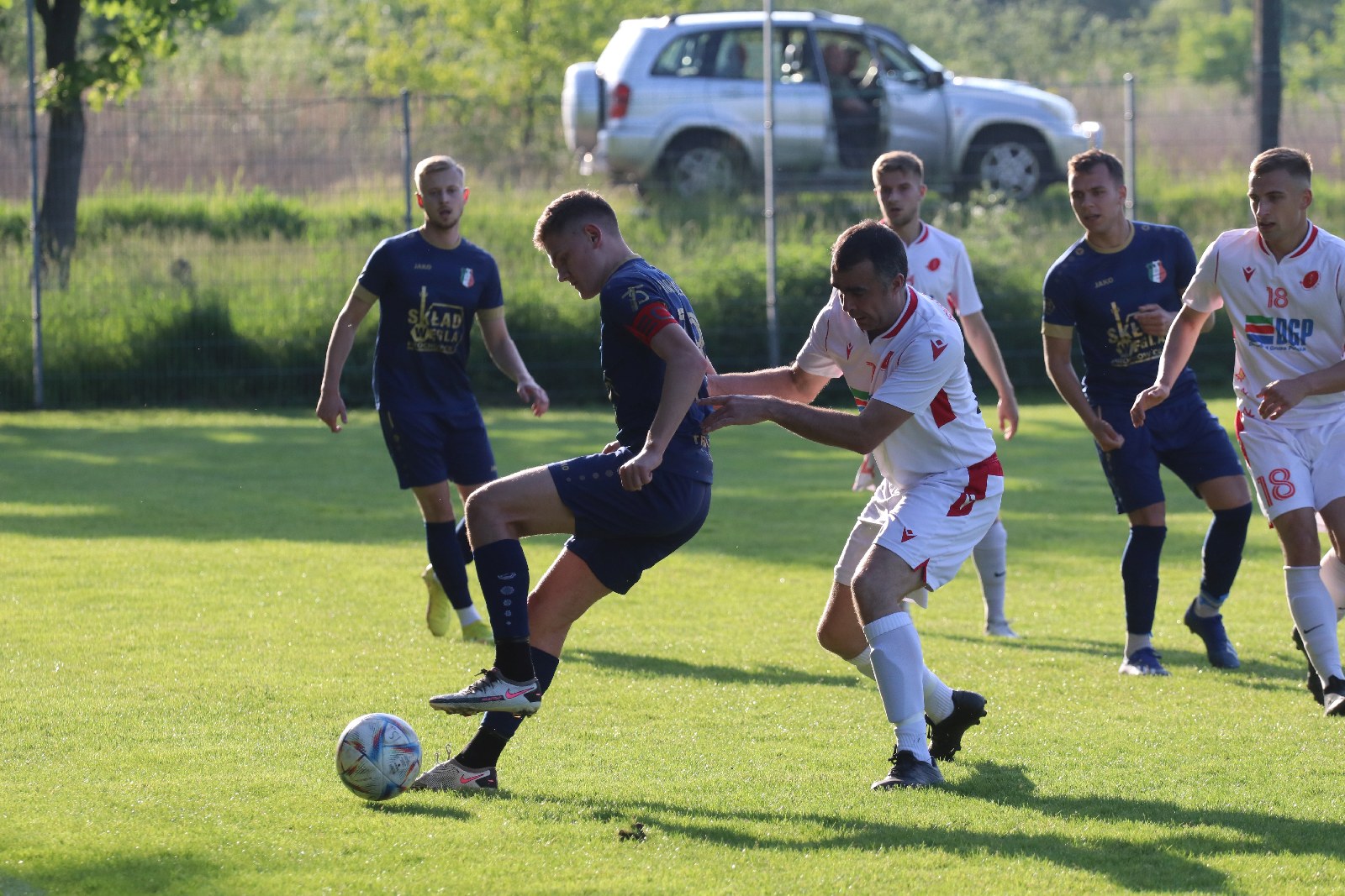 Remis w Kochlicach. Hat trick Dawida Stachowiaka z Iskry