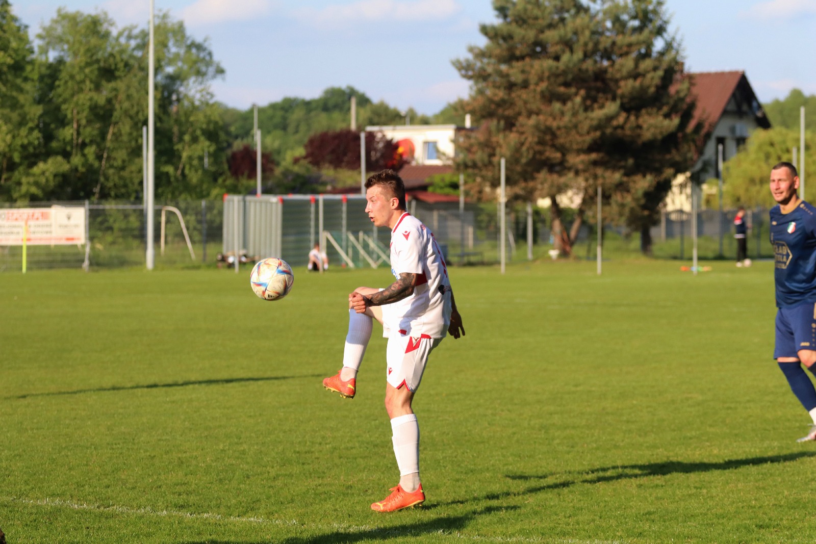 Remis w Kochlicach. Hat trick Dawida Stachowiaka z Iskry